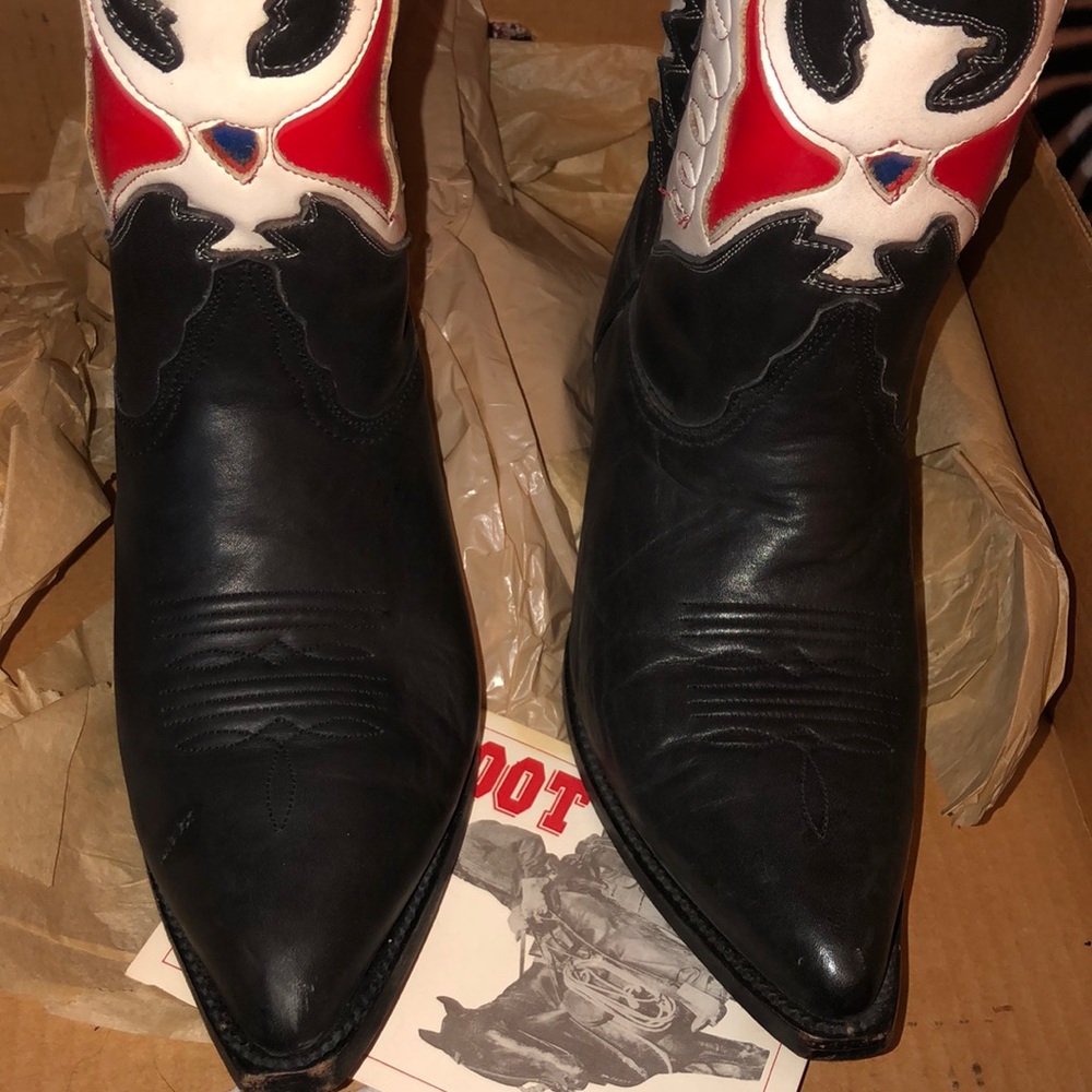 Boots. - Picture 4 of 8